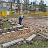 Работы по благоустройству детских площадок продолжили в Роговском