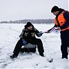 Московские спасатели предупреждают любителей зимней рыбалки об опасности весеннего льда