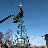 Новогоднюю елку установили в Роговском