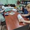 Мастер-класс по плетению кружев на коклюшках провели в Роговском