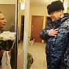 Московские росгвардейцы поздравили с праздником мать сотрудника, погибшего при исполнении служебных обязанностей