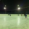 Каток на хоккейной коробке залили в Роговском