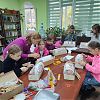 Занятие по плетению на коклюшках провели в библиотеке Дома культуры «Юбилейный» поселения Роговское