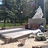 Ремонт памятников времен Великой Отечественной войны продолжили в Роговском